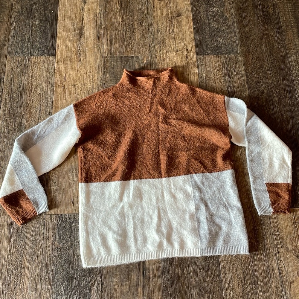 Medium Tribal sweater like new